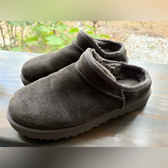 UGG Classic Slippers - charcoal grey- size 8/39 - Picture 13 of 16